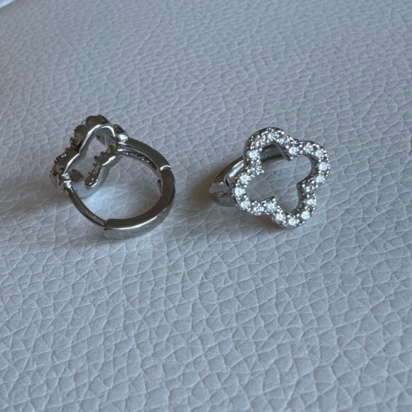 Clover Alhambra Silver Diamond Rhinestone Elegant Earrings New NWT - Picture 4 of 8